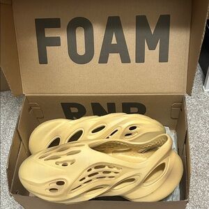 Yeezy Foam Slip-On Sandals - Cream